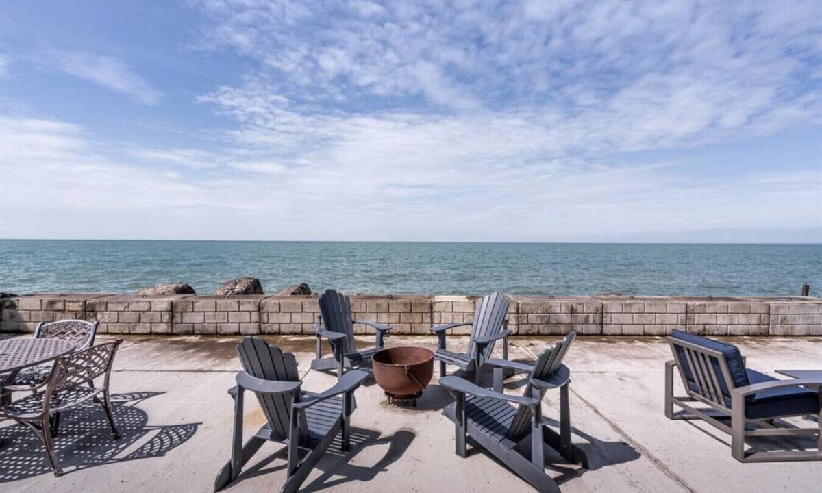 Ruthven Cottage | Breezeway Lakehouse · Near Point Pelee!