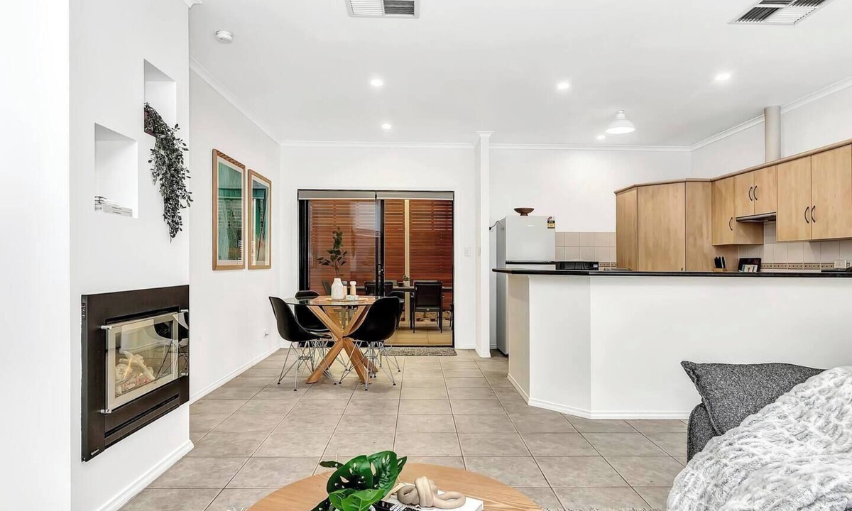 Port Noarlunga Cottage | Breezy B on the Esplanade with Direct Beach Access