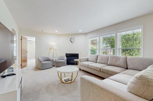 West Yarmouth House | Breezy Beach Escape