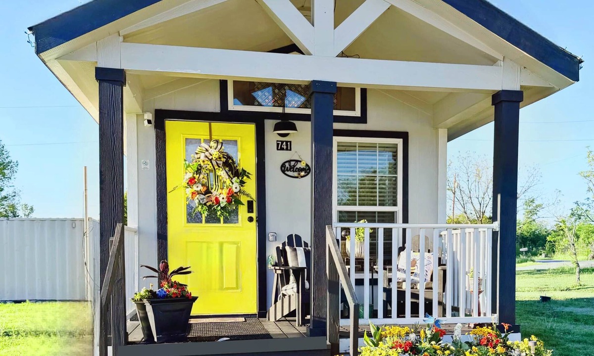 Princeton House | Breezy Hollow | Cozy Tiny Home Retreat w/Fire Pit, Pet Yard