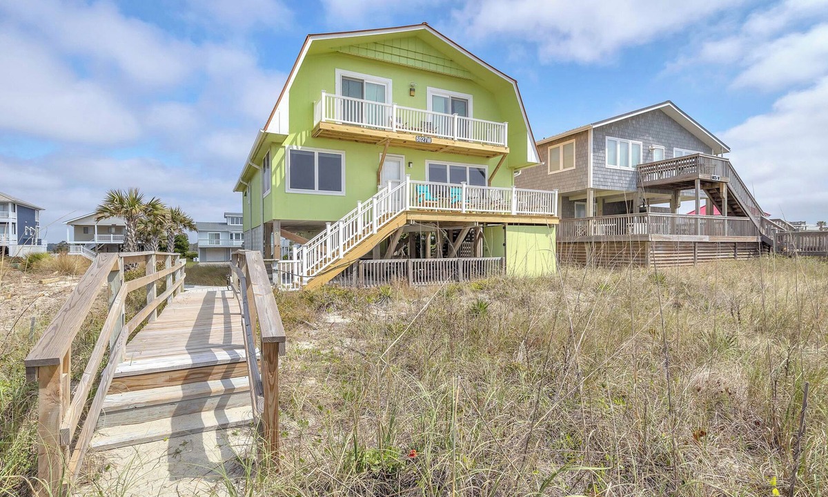 Oak Island House | Breezy Oaks: Oceanfront Home with Chef's Kitchen and Child-friendly Amenities
