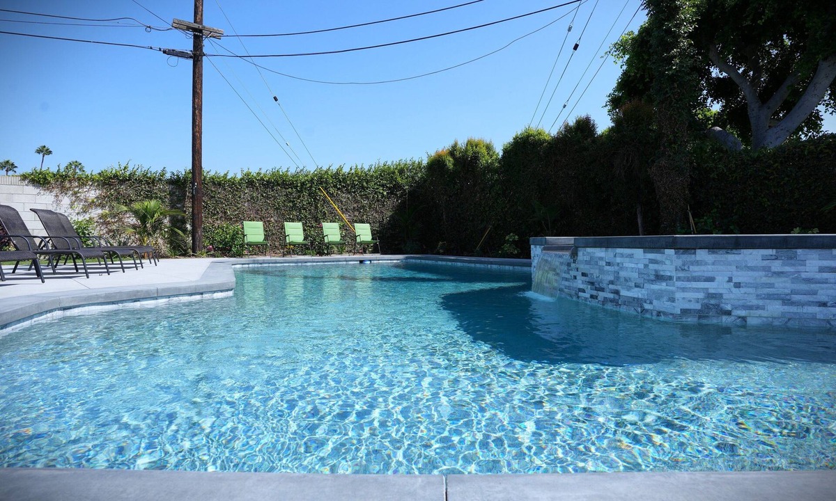 Orange House | Breezy Pool/Jac Home: 2 EnSuites & Game Room