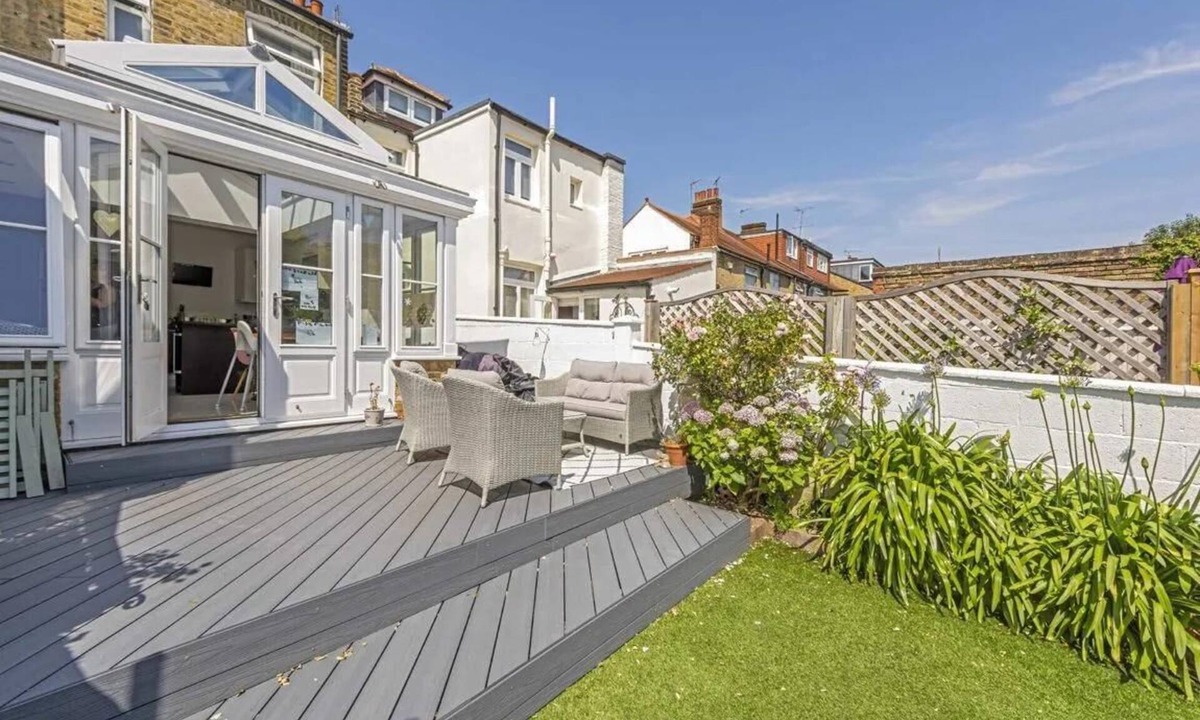 St. Margarets and North Twickenham House | Breezy Richmond Home