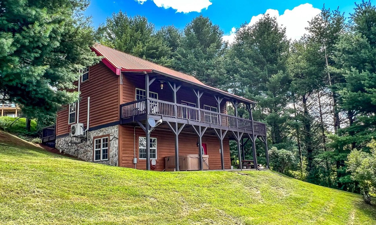 Piney Creek Cabin | Breezy River Mtn - 3BR/3BA, Hot Tub, River Access, WiFi