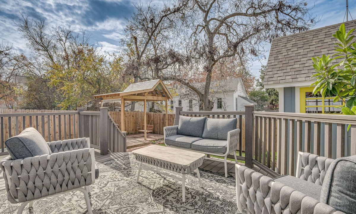 Brenham House | Brenham Rental w/Deck & Yard < 1 Mi to Downtown!