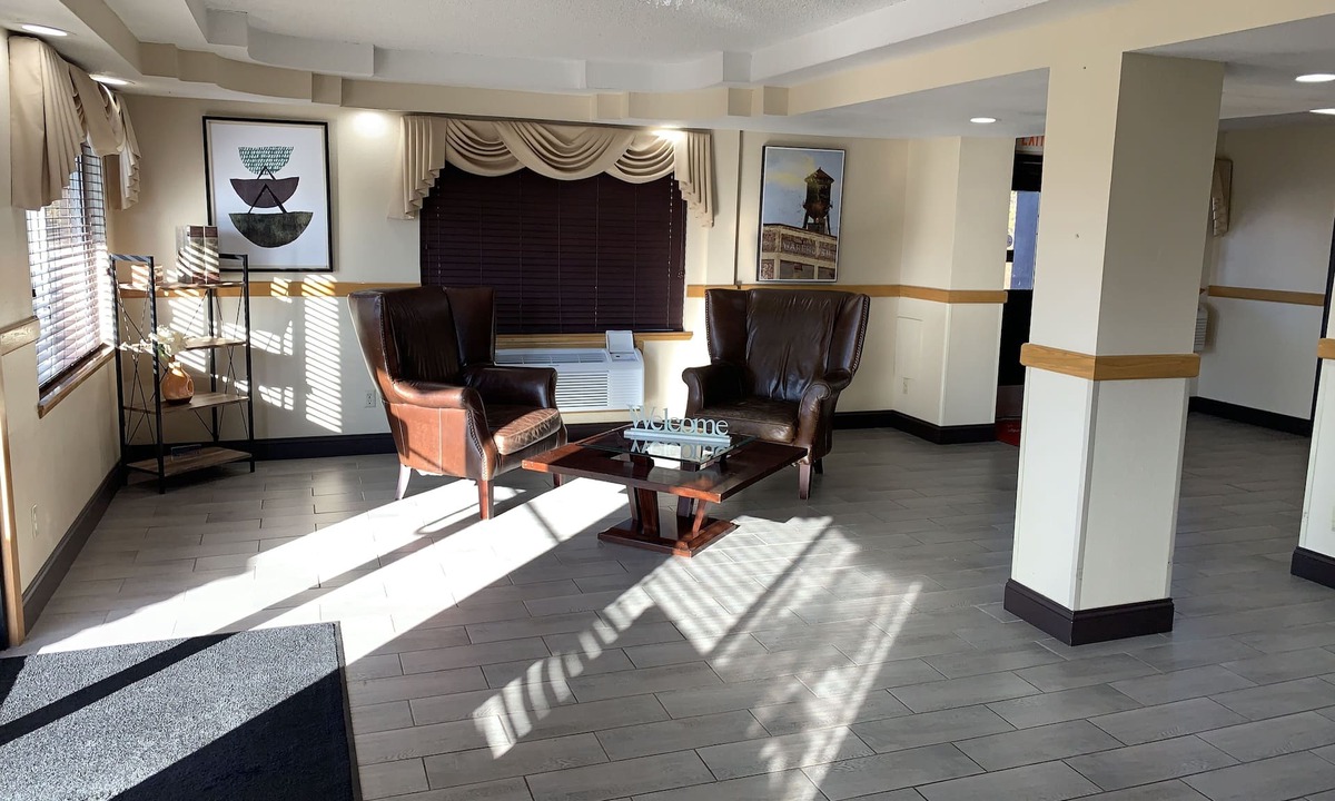Clinton Hotel | Brentwood Inn Clinton