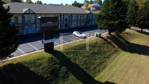 Lynchburg Cabin | Brentwood inn & Suites - Lynchburg