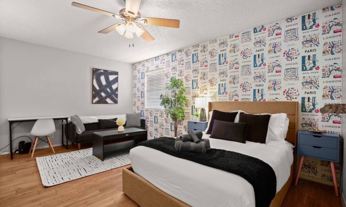 Brentwood Apartment | Brentwood Studio | Close to Austin Shops + Dining