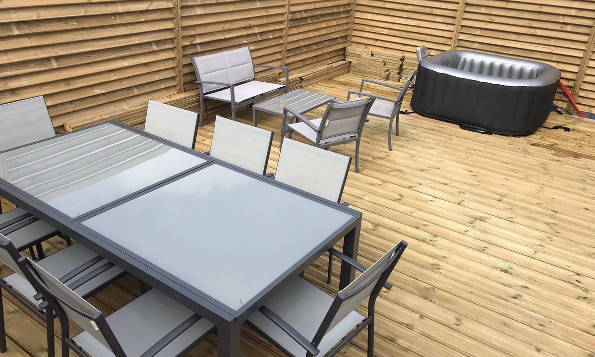 Rive Droite House | Brest Loft, sleeps 8, with jacuzzi