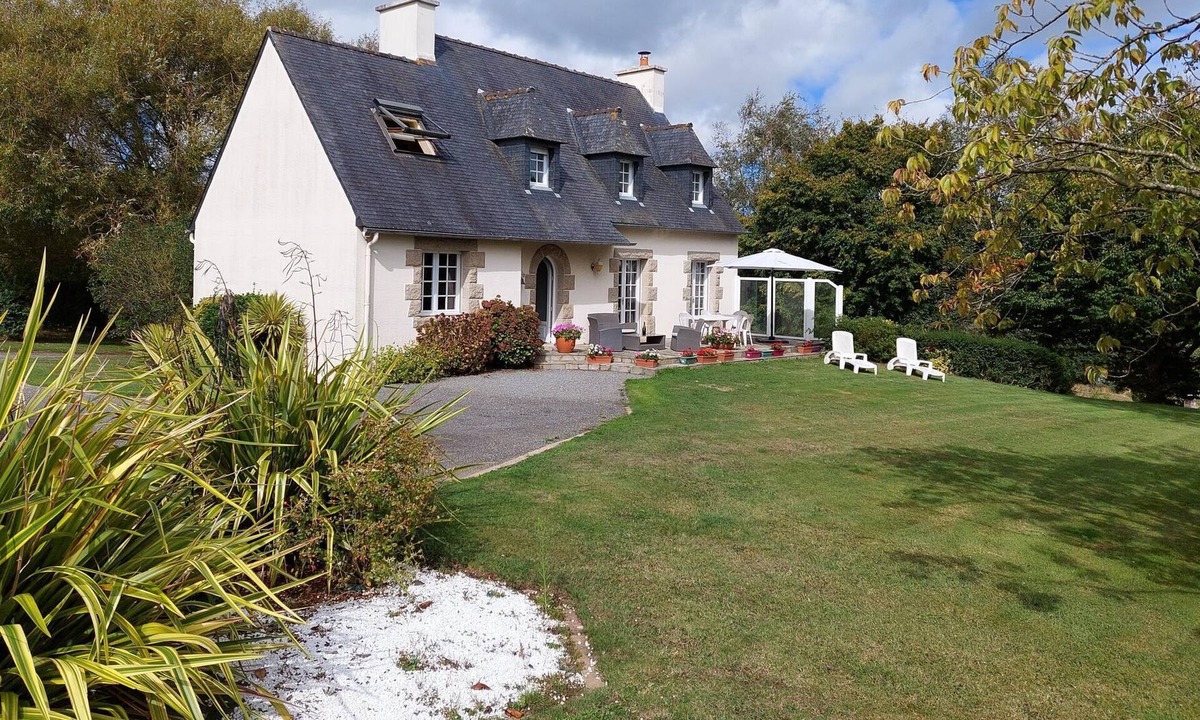 Plouenan House | Breton cottage in a quiet location with fireplace, Plouenan