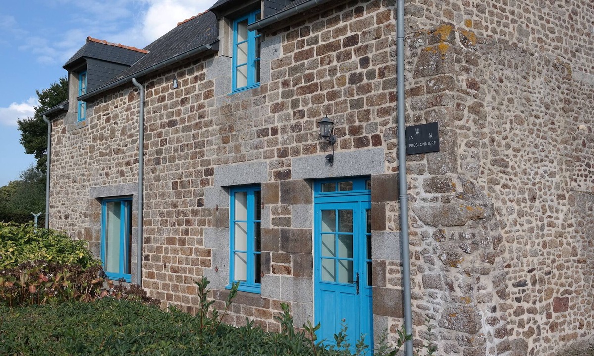 Saint-Remy-du-Plein House | Breton country house 35 minutes from Mont Saint Michel. Pets welcome!