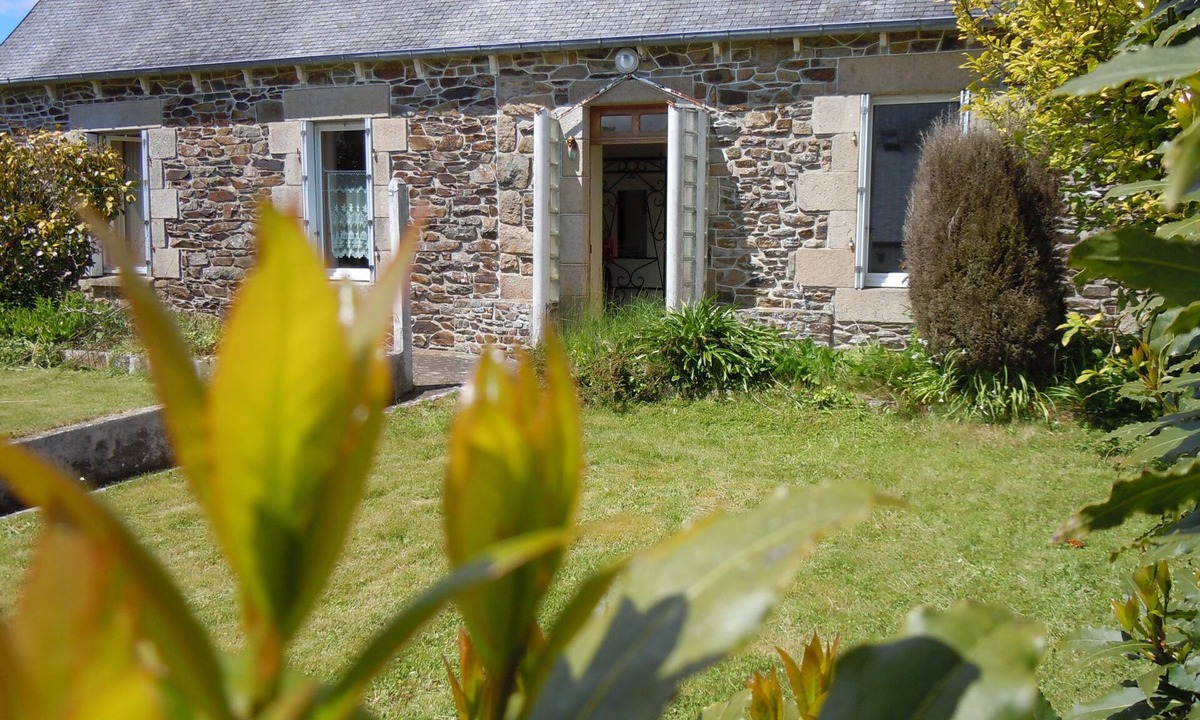 Pleumeur-Gautier House | Breton longère kergall