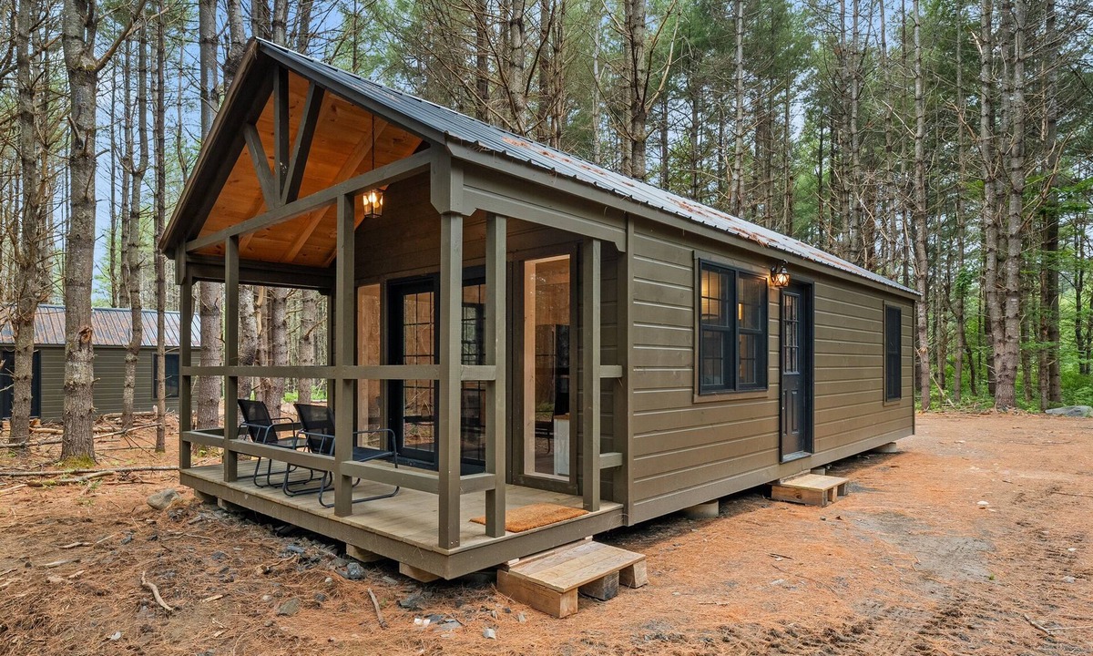 Monson Cabin | Brewery Farm Cabin: Dickinson