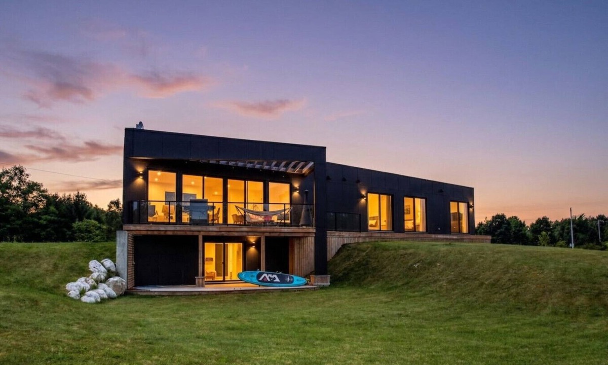 Glen Huron House | Brewster`s Lake Escape | Lakefront in Singhampton