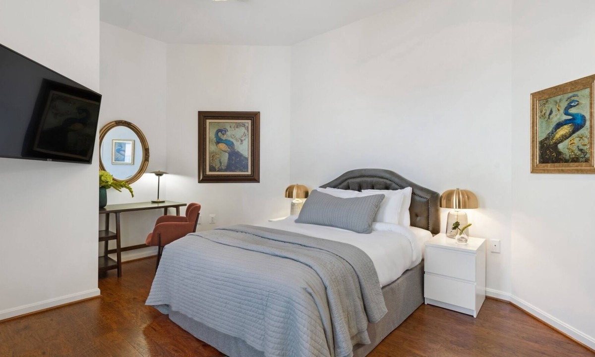 Downtown Baltimore House | Brexton Hotel | Stunning Studio