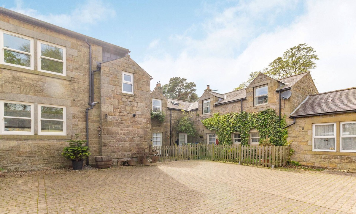 Edlingham Cottage | BRIAR COTTAGE, with open fire in Edlingham