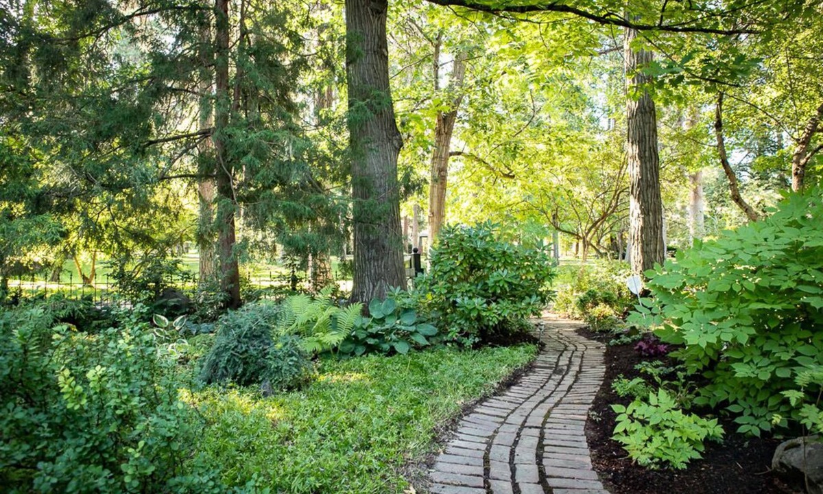 Manito House | Briar Rose