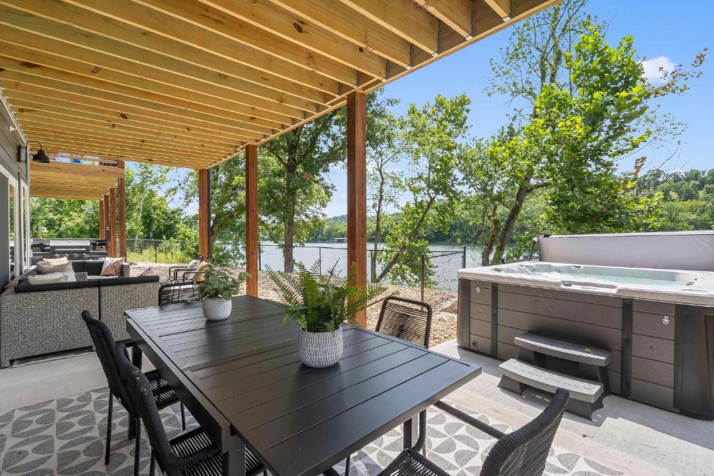 Branson House | Briarwood Bay