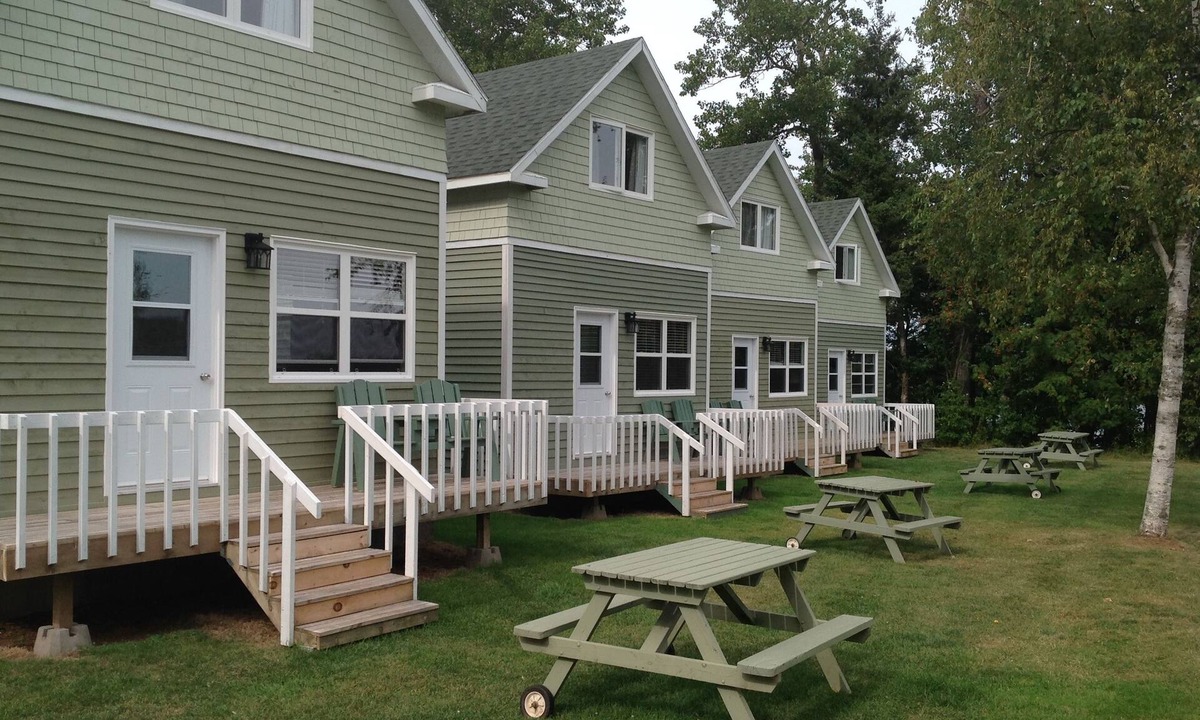 Alberton Hotel | Briarwood Coastal Cottages & Lodge