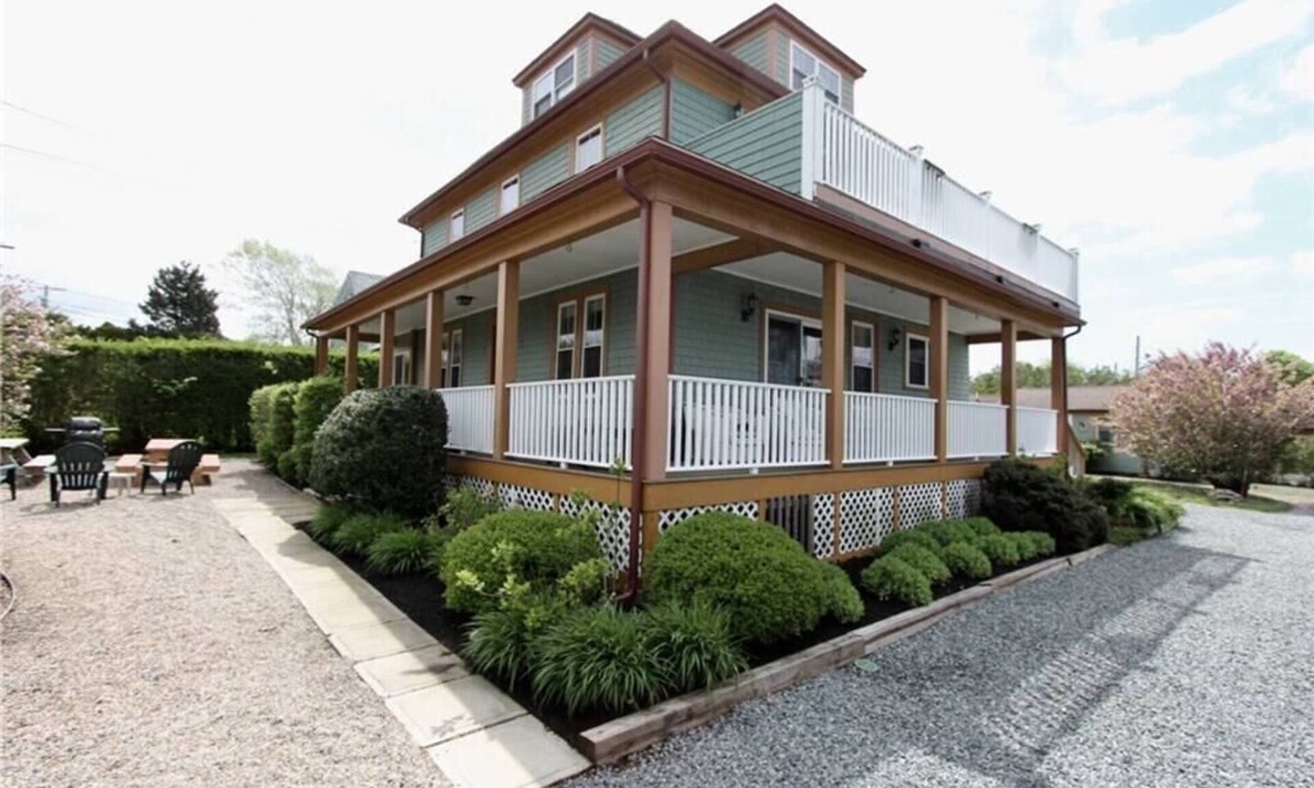 Newport House | Briarwood Multifamily