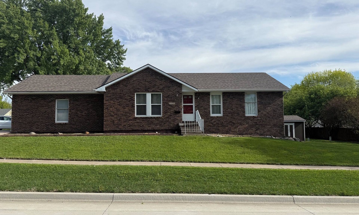Urbandale House | Brick 3 BR Ranch Duplex with Option to Rent Entire 7 BR Home with Pool