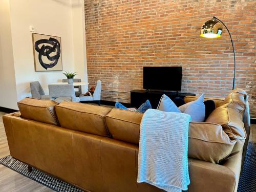 Downtown St. Louis Apartment | Brick & Bed Riverfront Lofts, T 302