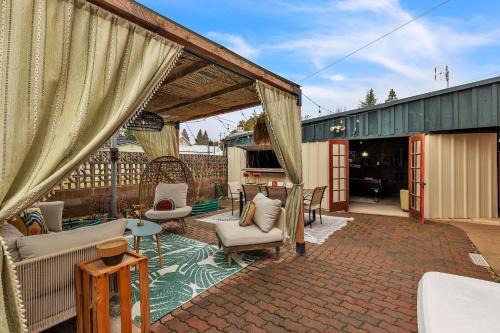 Sutter Creek House | Brick & Creek House home