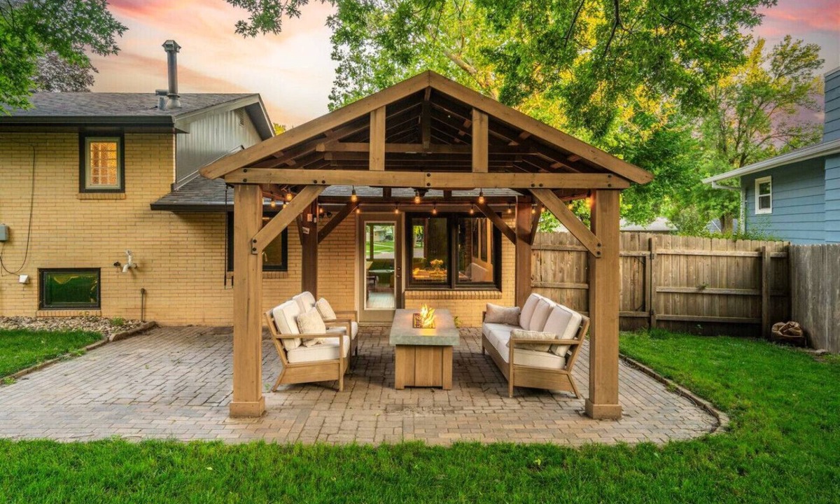Sioux Falls House | Brick House 80's vibe