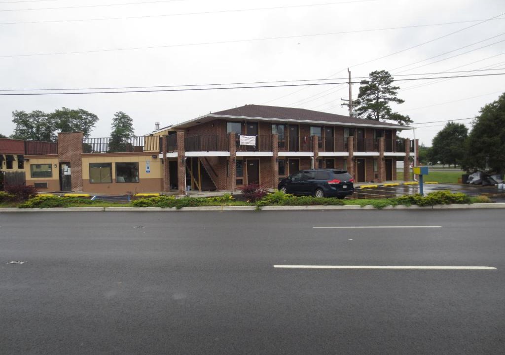 Brick Hotel | Brick Motor Inn