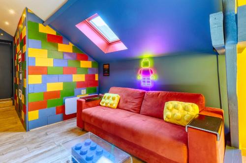 Melun Apartment | BRICKIMMERSION Suite Luxe - Cinéma Privé - Billard - Secret Room - Geek - 10min Fontainebleau - 25min Paris
