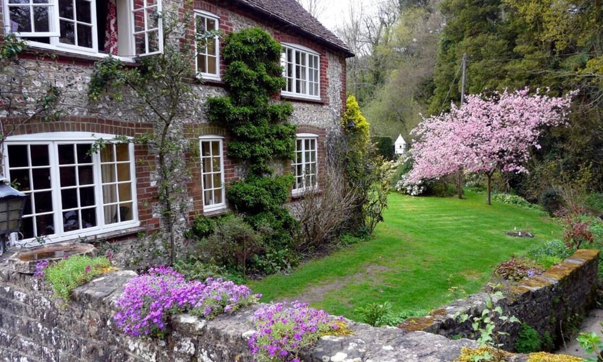 Midhurst Bed & Breakfast | Bridge Cottage B & B