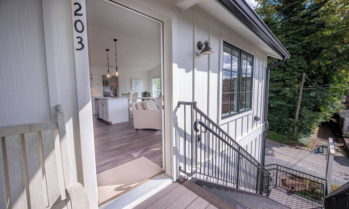 Clayton Hotel | Bridge Creek Inn