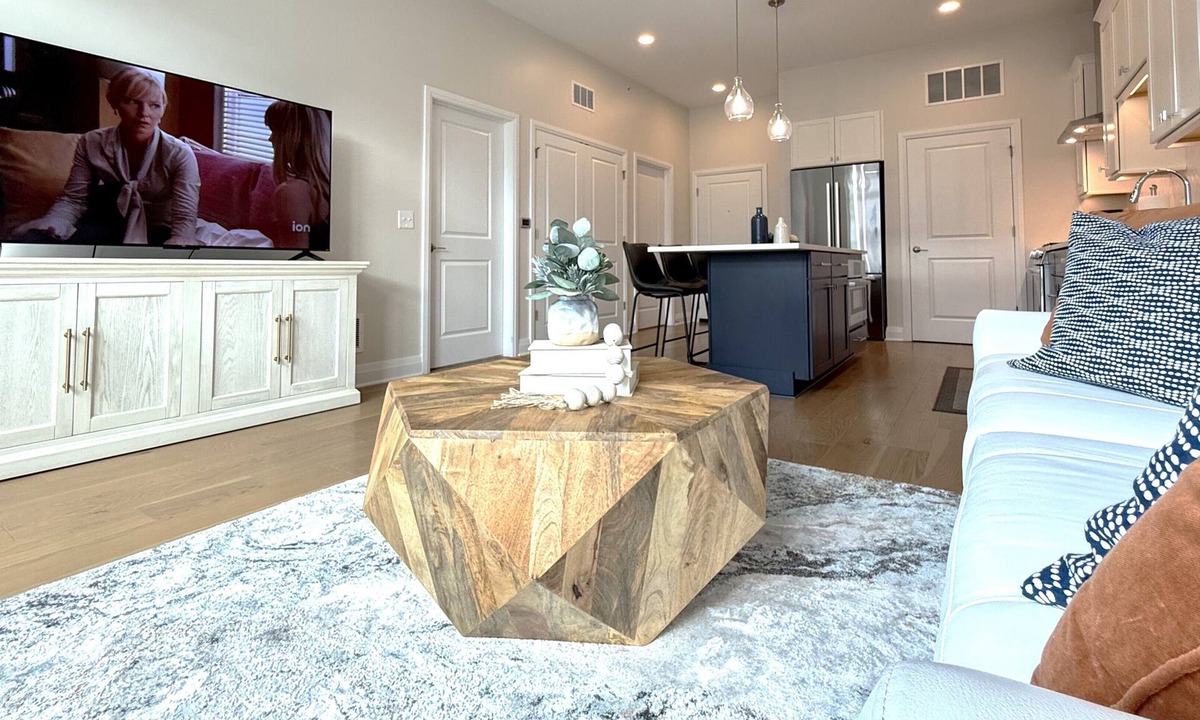 Dublin Condo | Bridge Park ~ Dublin 1BR/1BA Wonderfully Decorated