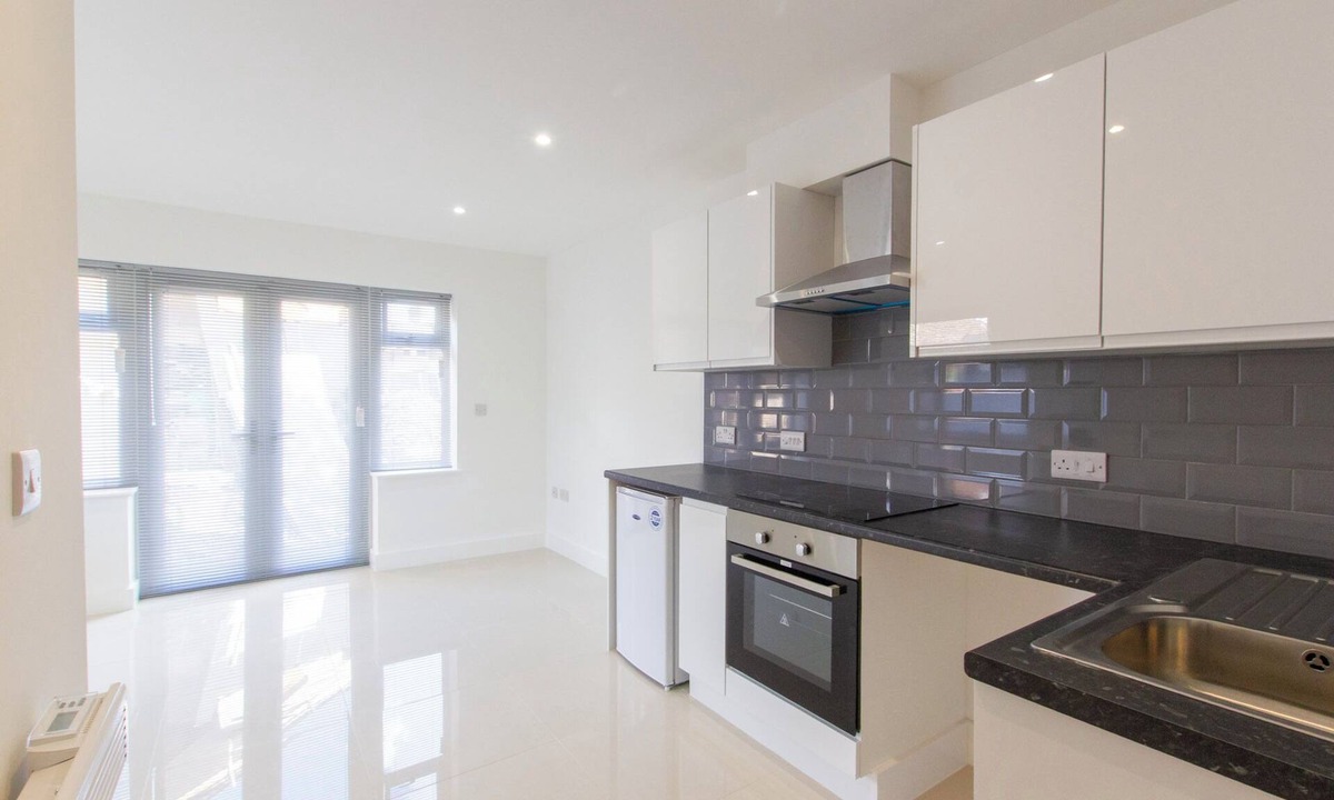 Southampton House | Bridge Road - Room 1