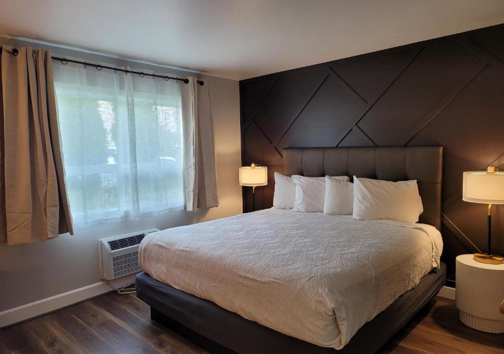 Baker City Hotel | Bridge Street Inn