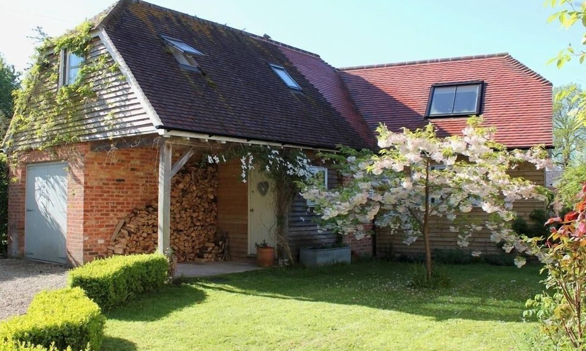 Bishopstone Cottage | BRIDGE STUDIO, pet friendly, with open fire in Broad Chalke