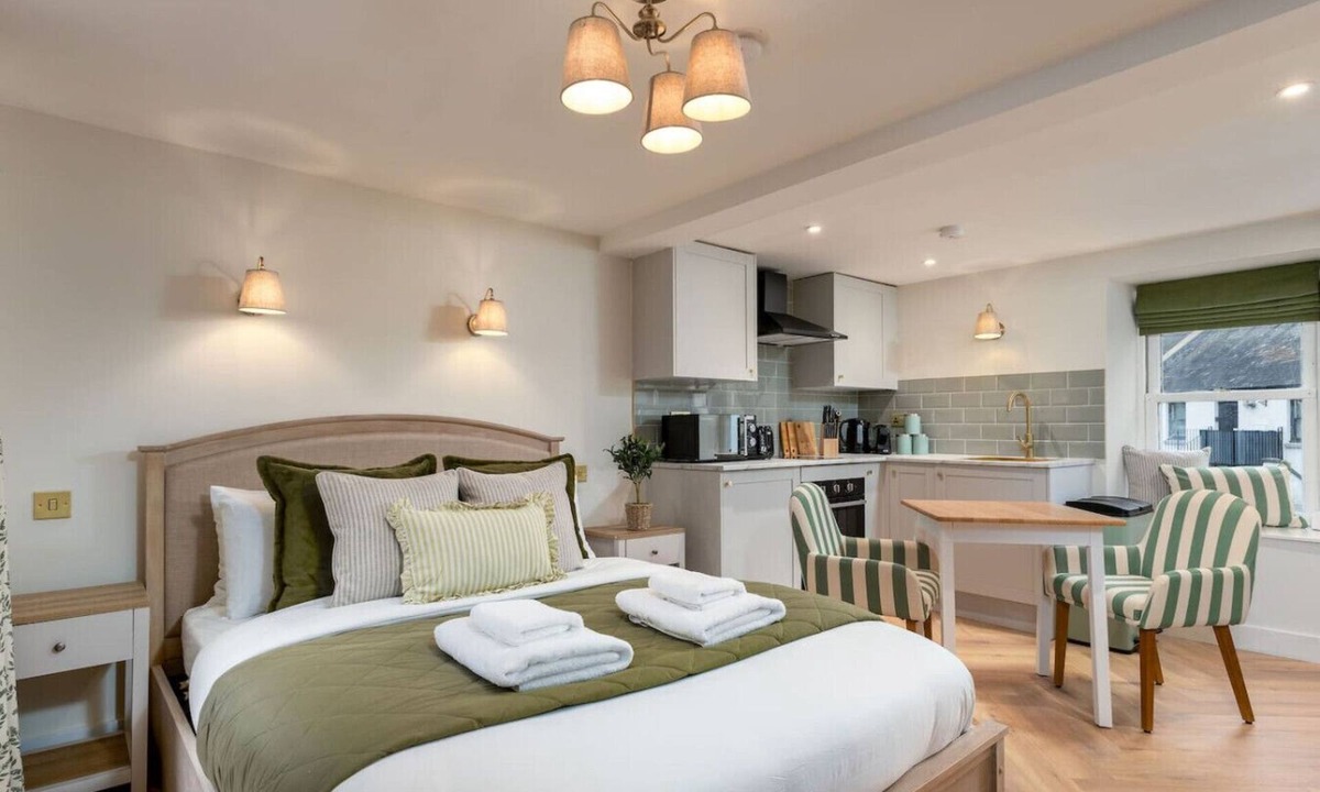 Dunblane Condo | Bridgend Studio - Near Free Parking