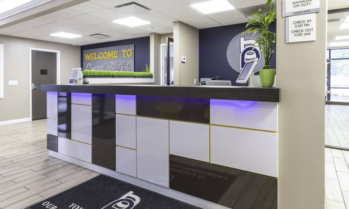 Council Bluffs Hotel | BridgePointe Inn & Suites