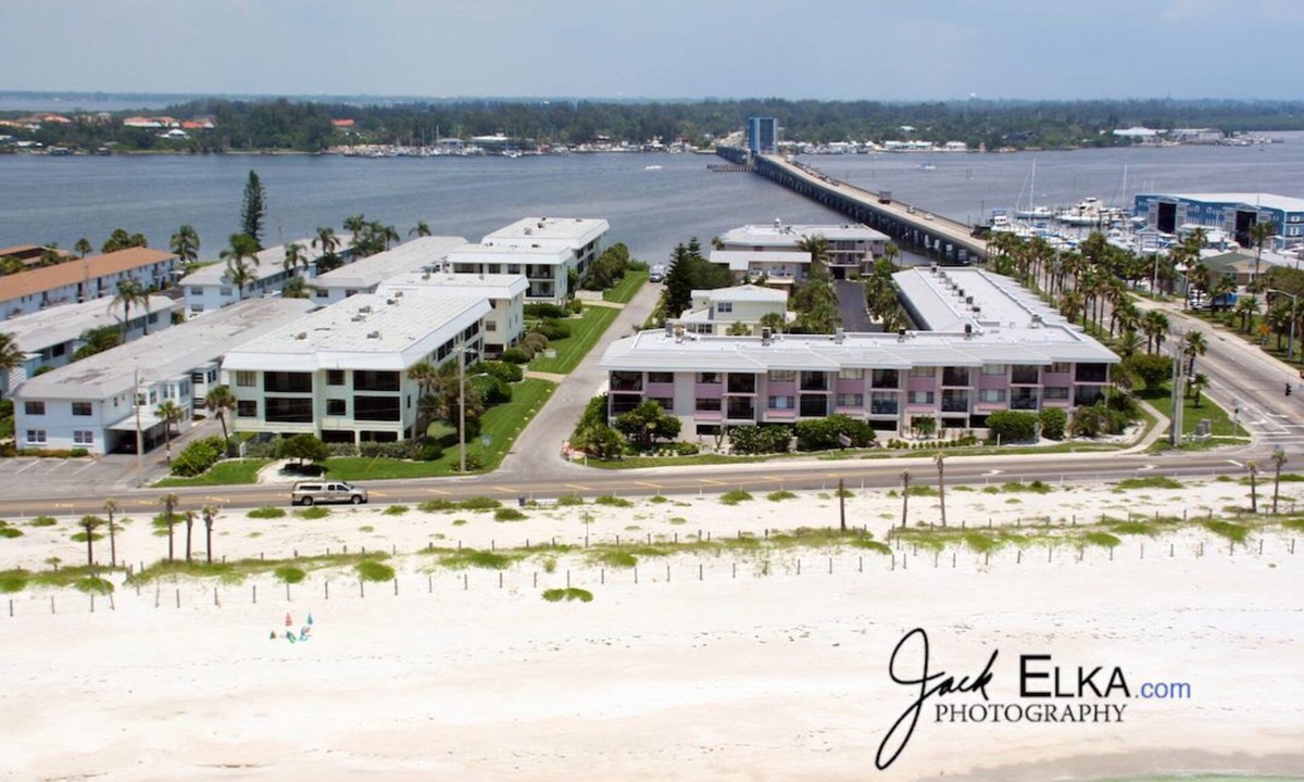 Bradenton Beach Condo | Bridgeport 204 · Gulf Lanai