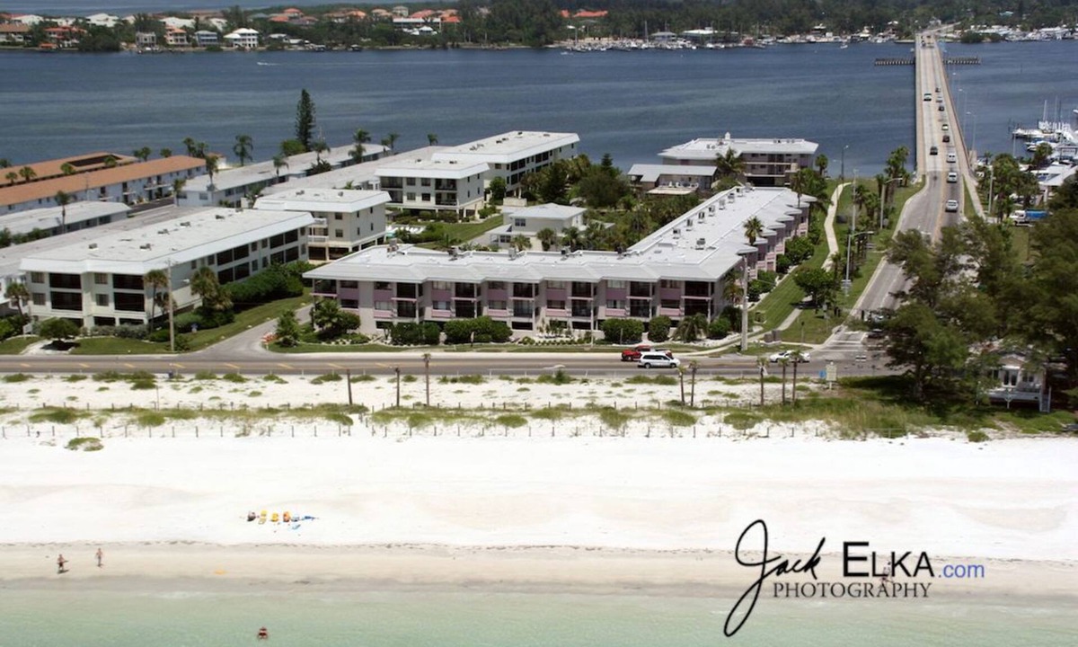 Bradenton Beach Condo | Bridgeport Condo 211 With Pool And Elevator