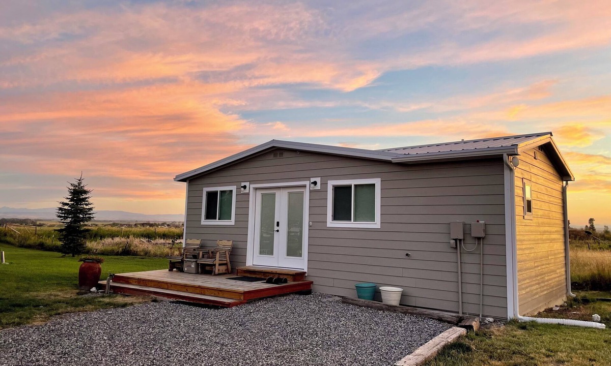 Belgrade Cabin | Bridger View Cottage - Stunning Mountain Views!