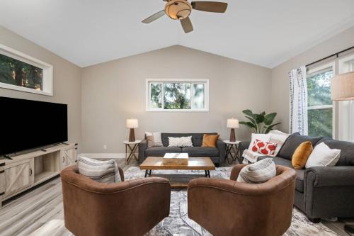 Bridlemile House | Bridlemile Cottage