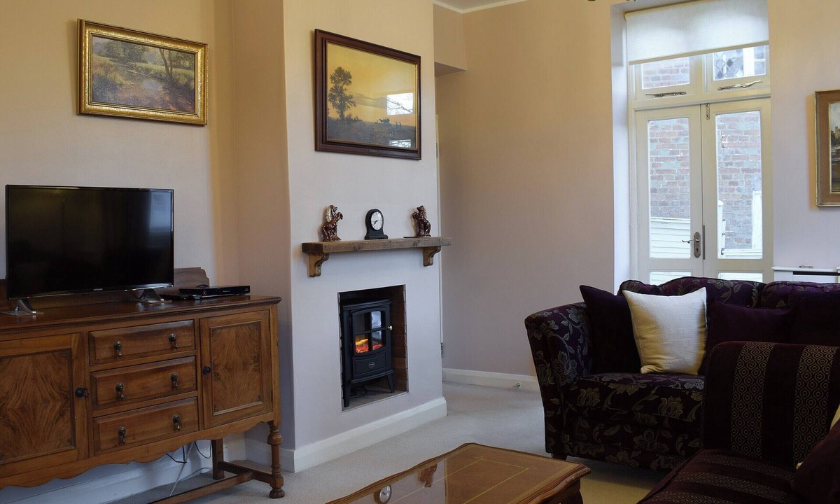 Arundel Cottage | Bridles 20 Park Place