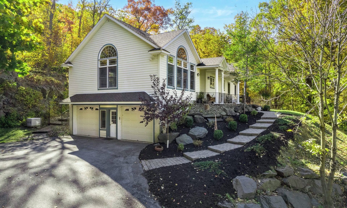 Greenwood Lake House | Brier Hill House