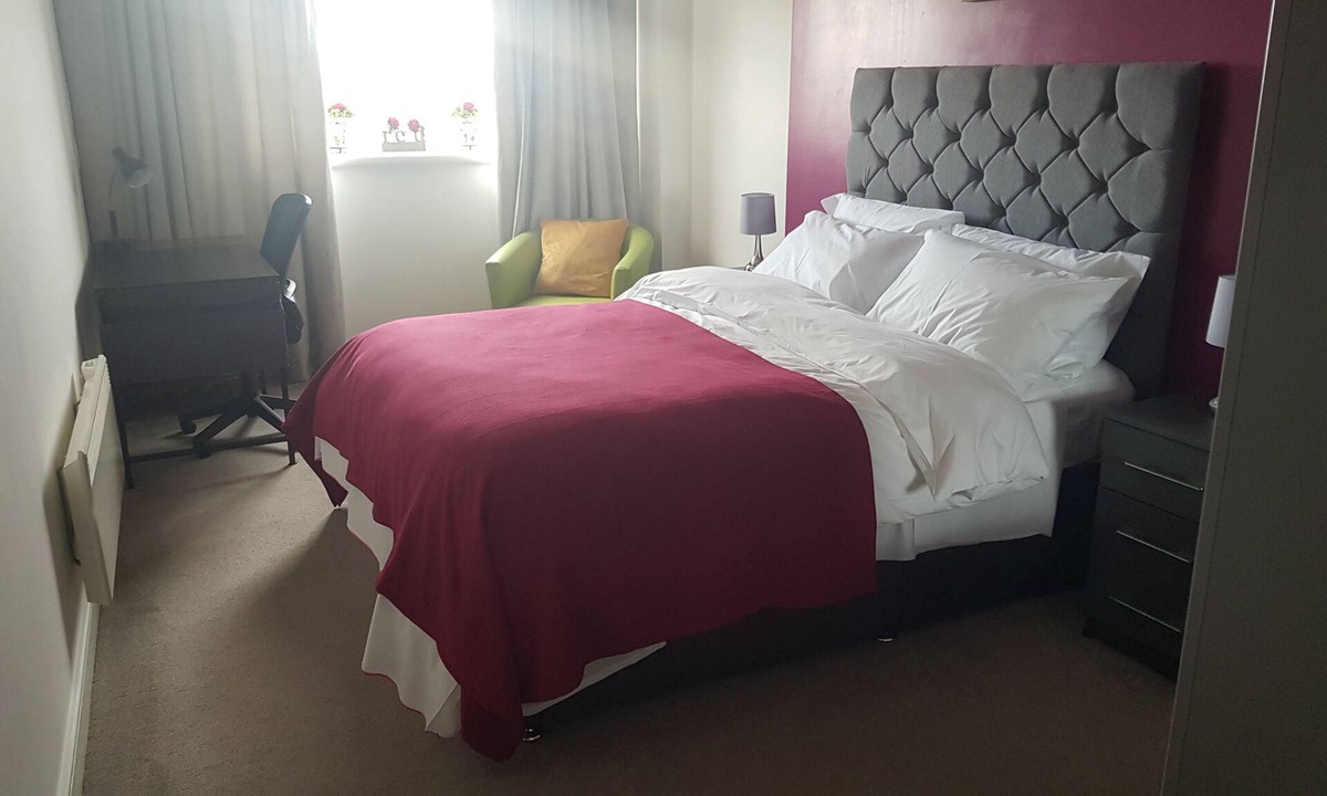 Brierley Hill Apartment | Brierley Hill - Apartment - Sleeps 2 - Parking