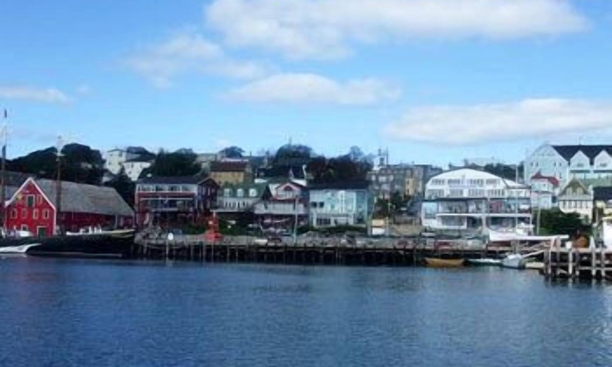 Lunenburg Hotel | Brigantine Inn & Suites