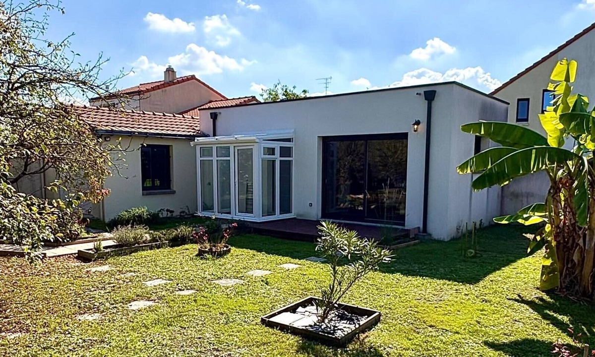 Saint-Sebastien-sur-Loire House | Bright house with garden