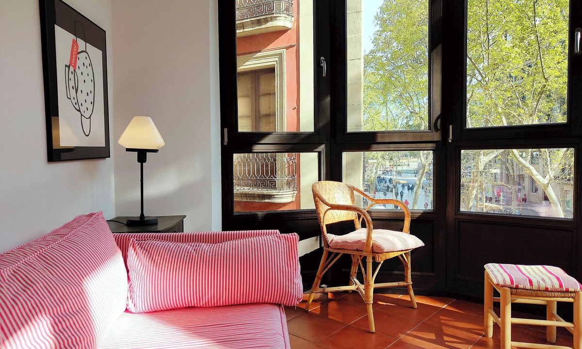 Gothic Quarter Apartment | Bright 1-Bed Apartment on La Rambla, Barcelona. RJ