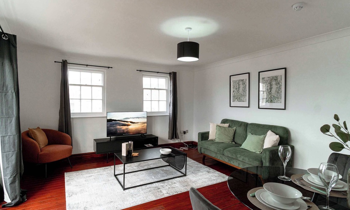 Whitehaven Apartment | Bright 1 Bed Harbour-side Apartment with Balcony