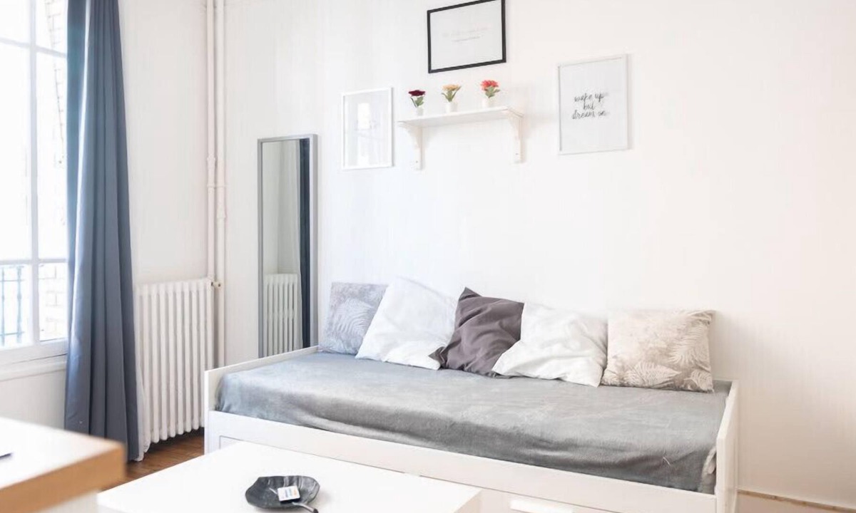 Saint-Louis Apartment | Bright 14m² Located Near Paris